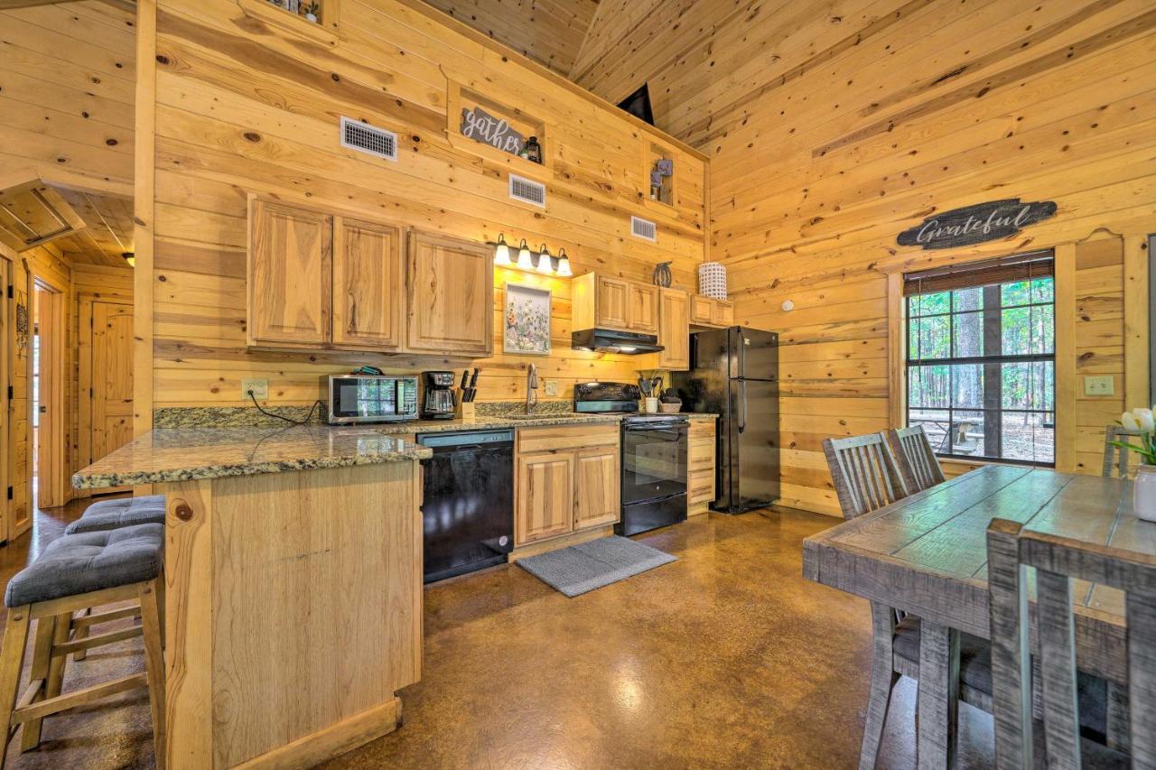 Cabin With Hot Tub And Games, 4 Mi To Beavers Bend! Broken Bow Extérieur photo
