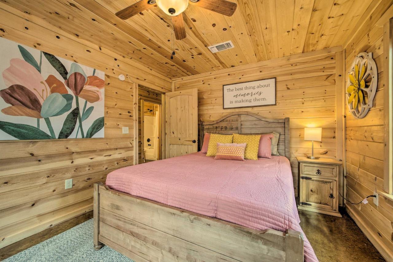 Cabin With Hot Tub And Games, 4 Mi To Beavers Bend! Broken Bow Extérieur photo
