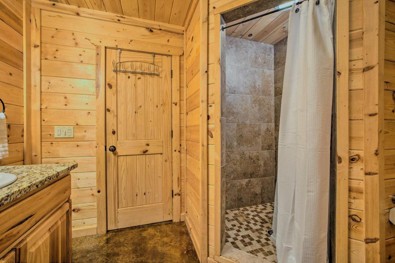Cabin With Hot Tub And Games, 4 Mi To Beavers Bend! Broken Bow Extérieur photo